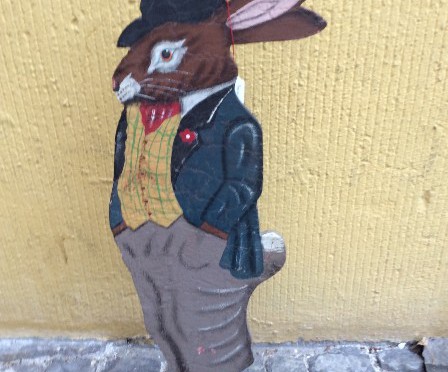 mein herr hase war fleissig und hat die schönsten antiquen ostereier aus pappe und sperrholz gefunden